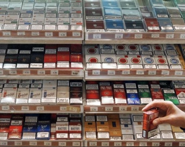 S-au scumpit ţigările. Noile preţuri la Kent, Pall Mall, Dunhill şi Lucky Strike