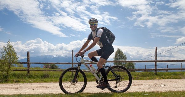 Românul care a parcurs 4.500 km pe bicicletă pentru o cauză socială 